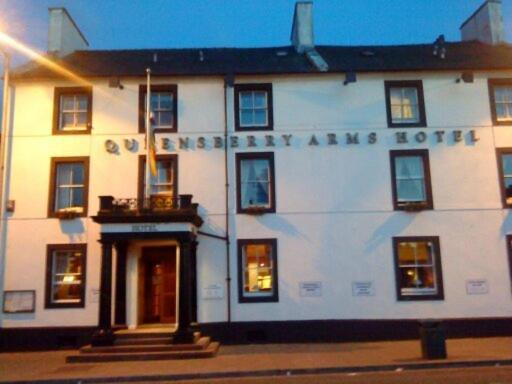 Queensberry Arms Hotel 애넌 외부 사진